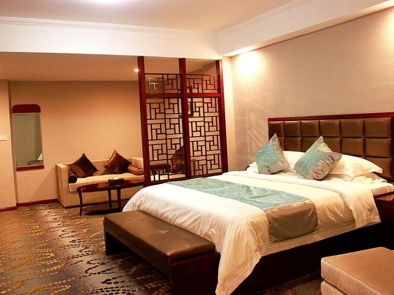 Greentree Inn Jiangxi Jindezhen People Square Jindin Business Hotel Цзиндэчжэнь Экстерьер фото