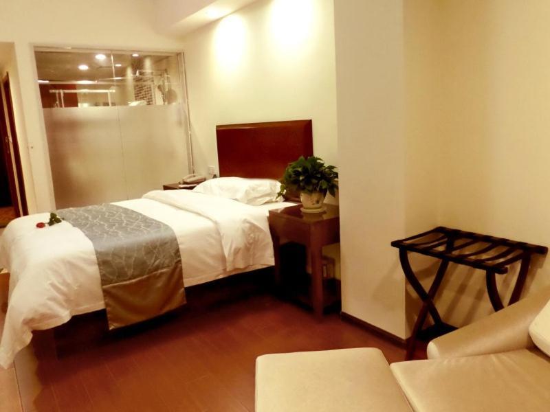Greentree Inn Jiangxi Jindezhen People Square Jindin Business Hotel Цзиндэчжэнь Экстерьер фото