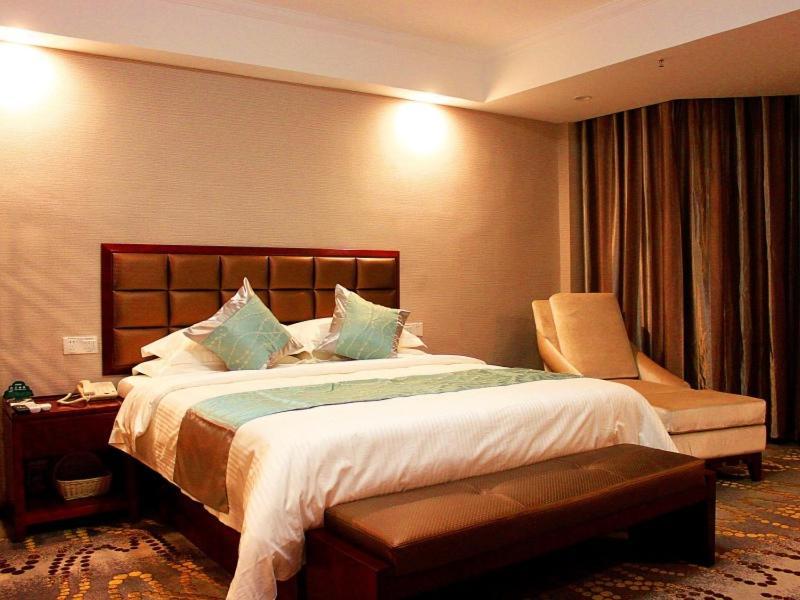 Greentree Inn Jiangxi Jindezhen People Square Jindin Business Hotel Цзиндэчжэнь Экстерьер фото
